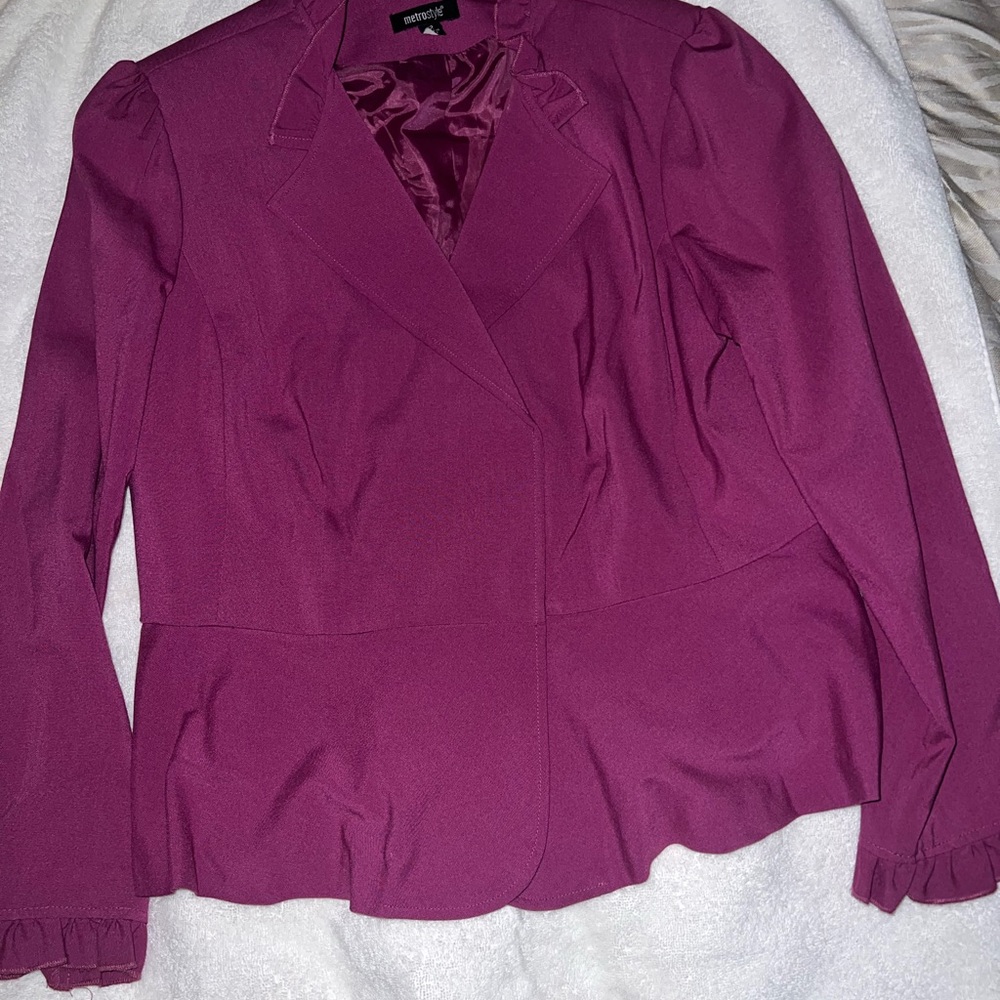 Metrostyle Fuchsia size 12 skirt suit.